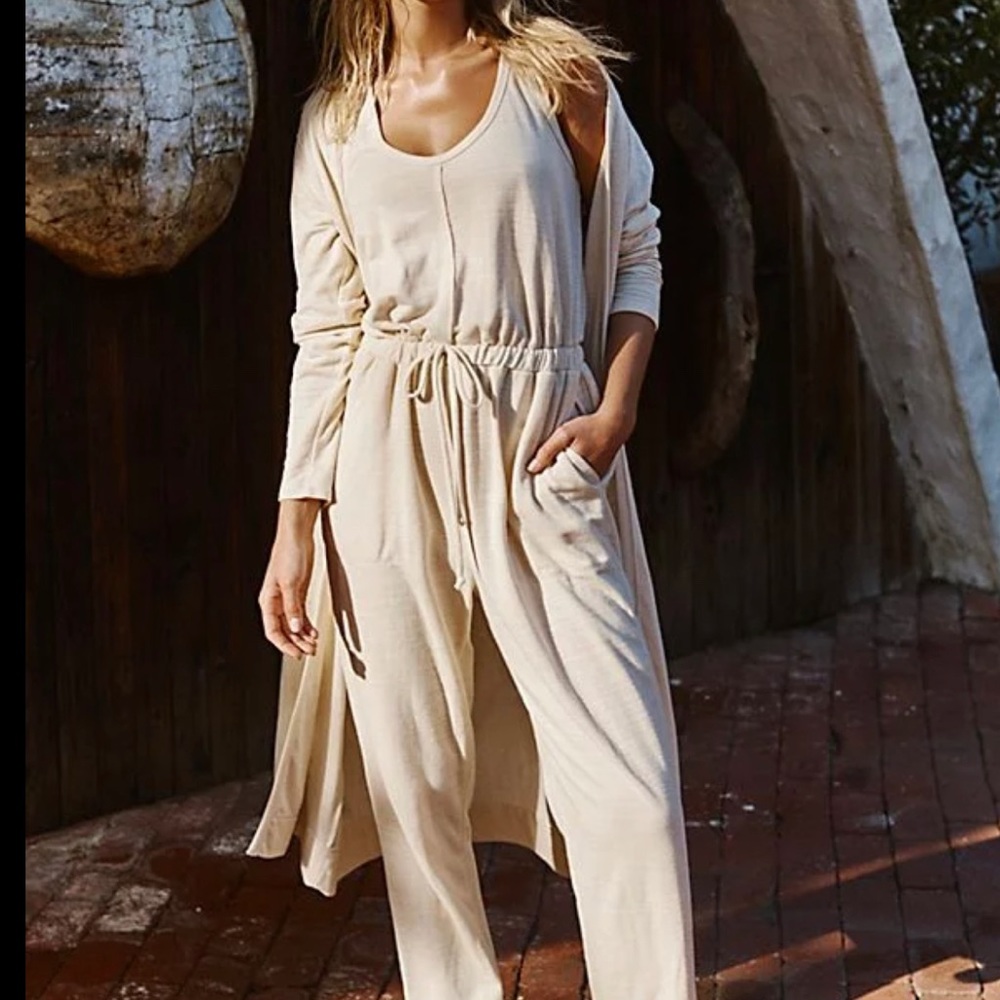 Free People Beach Jumper soft pink- size- Medium